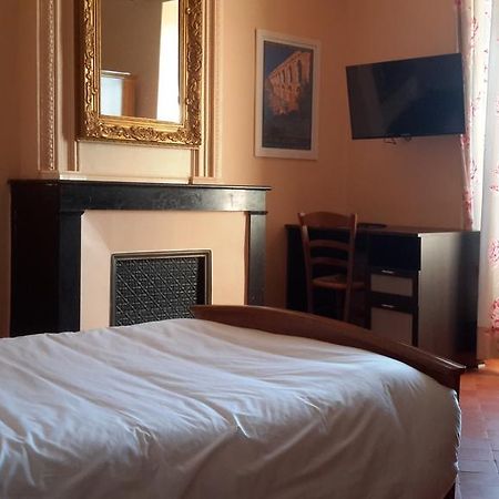 Auberge Le Bistrot De Lussan Lussan  Eksteriør billede