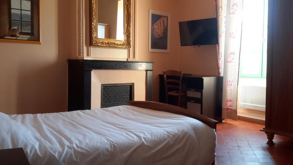 Auberge Le Bistrot De Lussan Lussan  Eksteriør billede